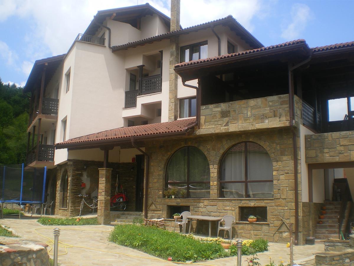 Family Hotel Balkana Apriltsi  Exterior foto