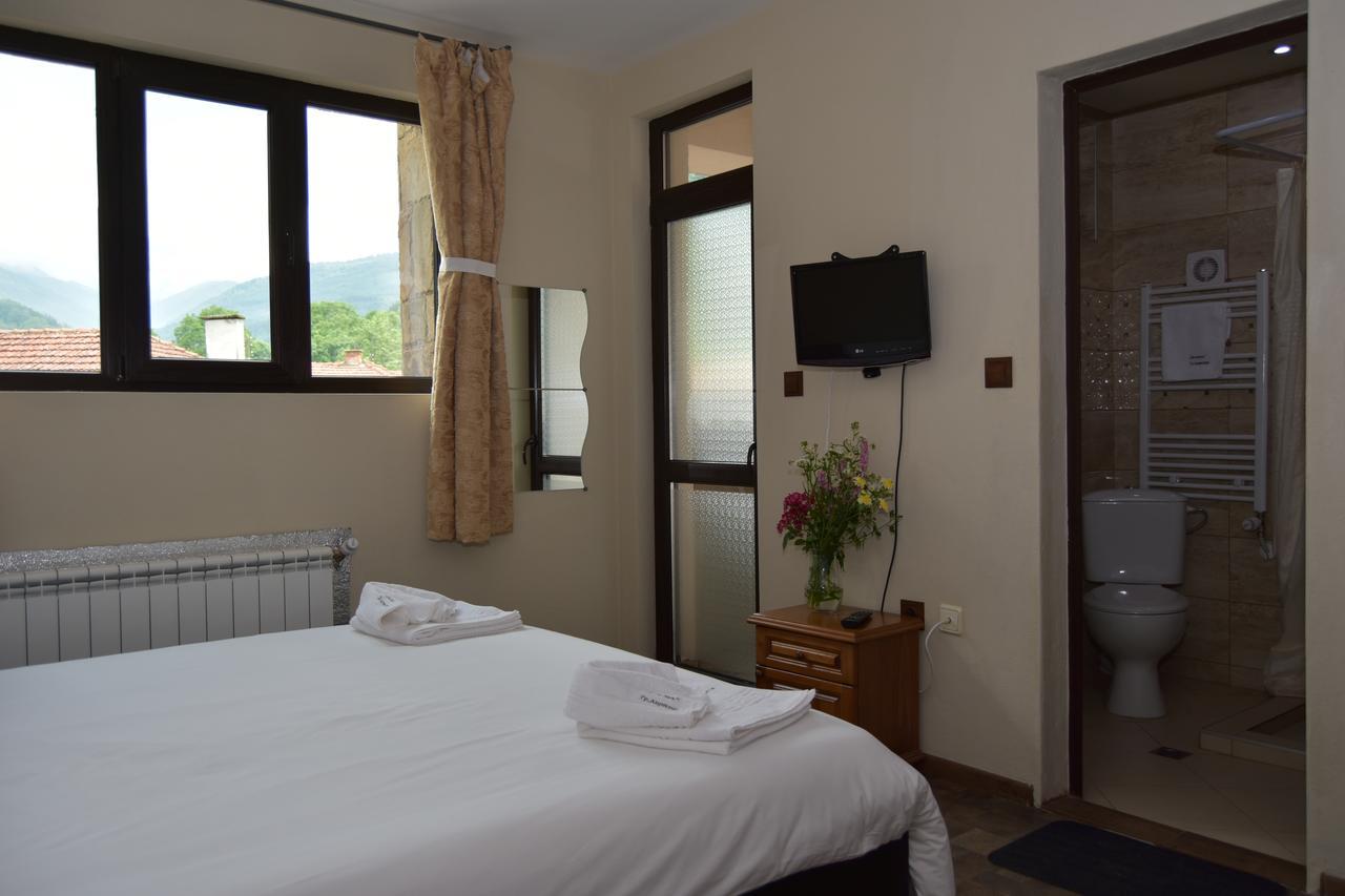 Family Hotel Balkana Apriltsi  Exterior foto