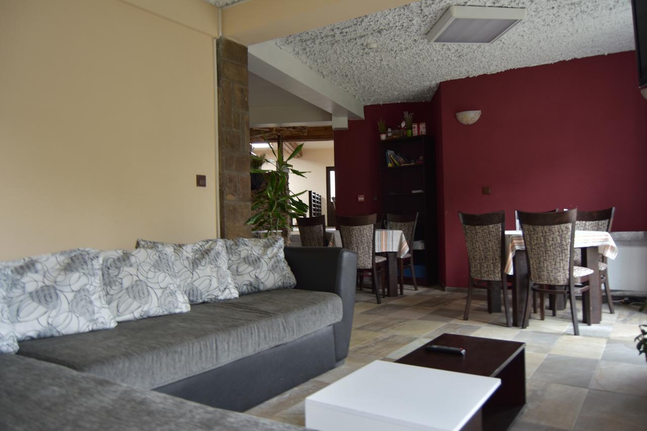 Family Hotel Balkana Apriltsi  Exterior foto